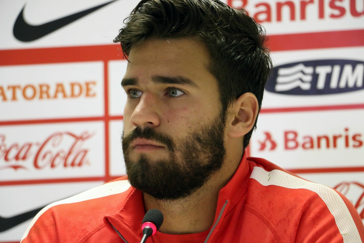 Inspirado em Alisson, goleiro dedica vitória na Série B do